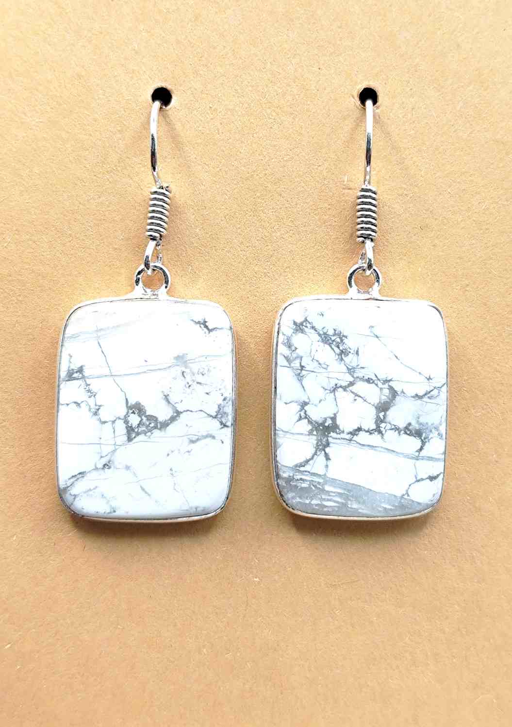 Pendientes de Howlita