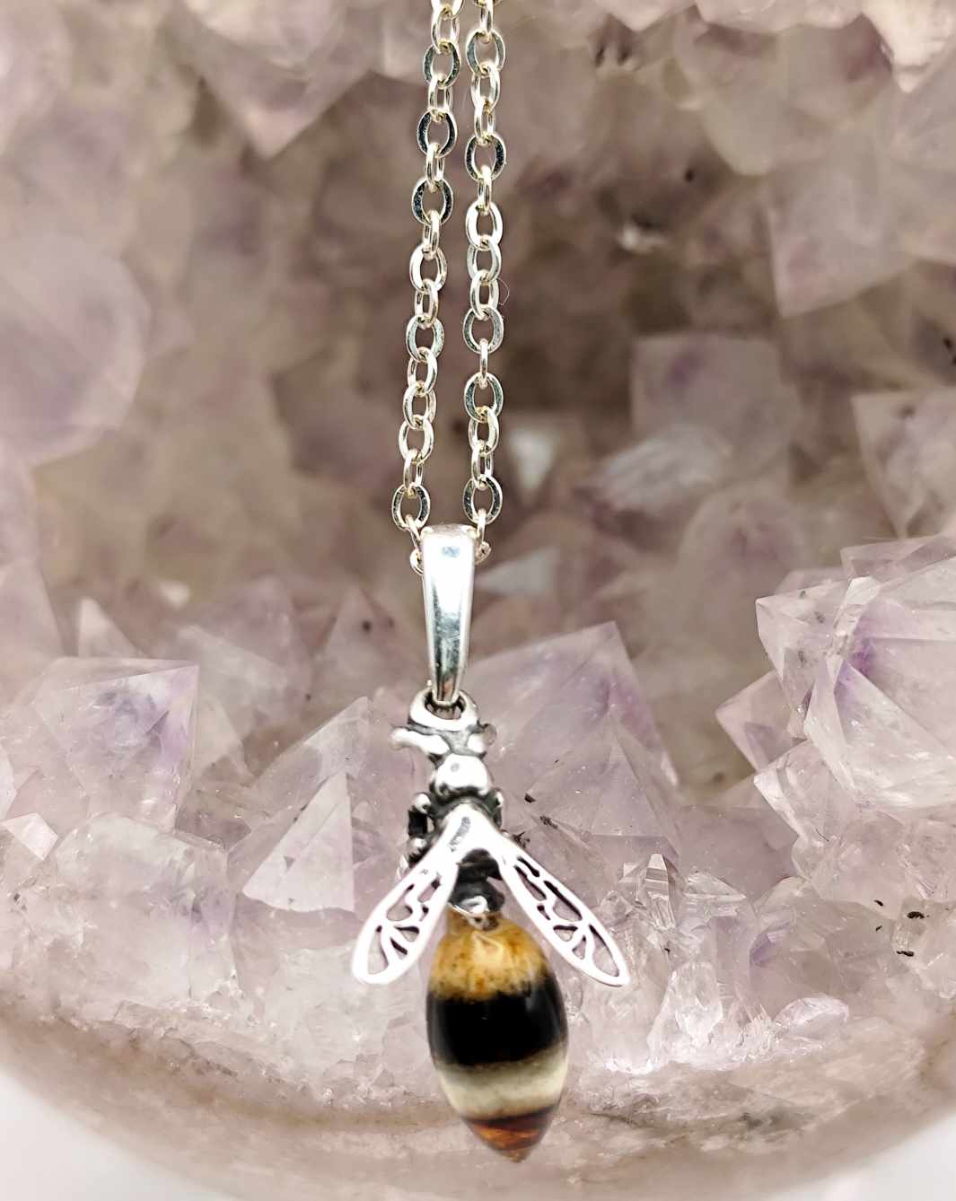 Colgande de Ambar en forma de Abeja