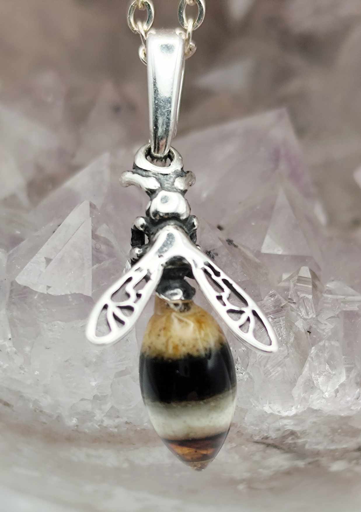 Colgande de Ambar en forma de Abeja