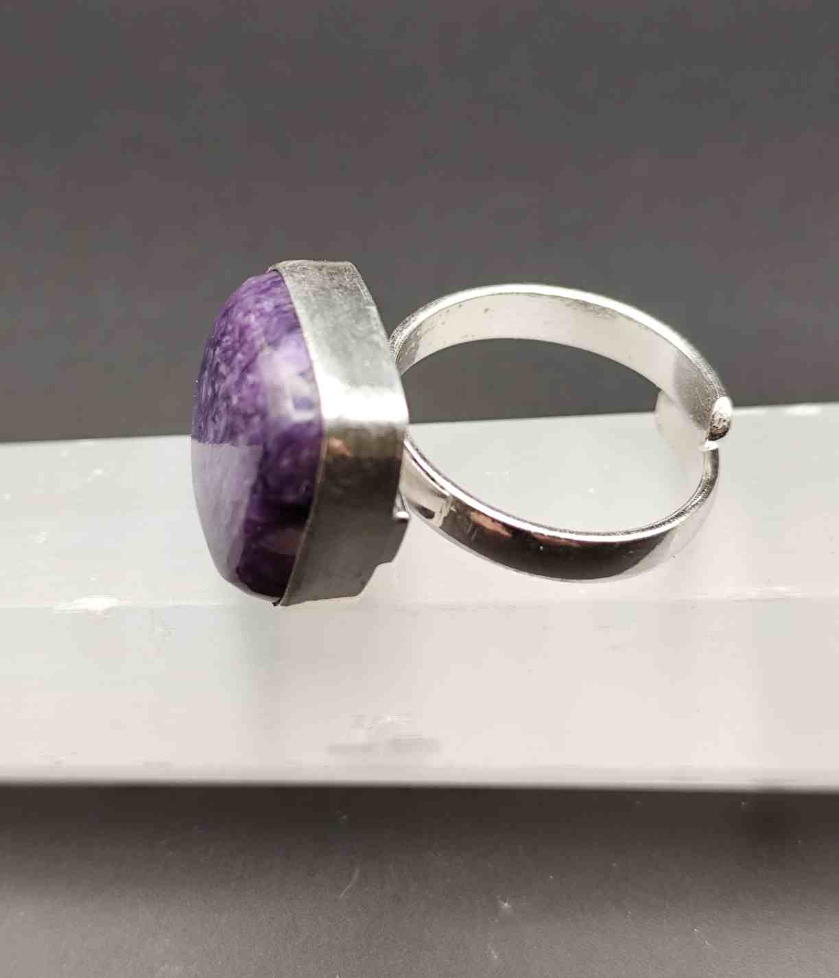 Anillo de Charoita