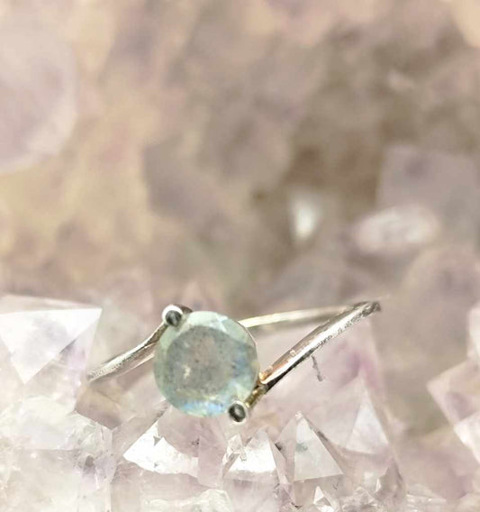 Anillo de Labradorita de plata