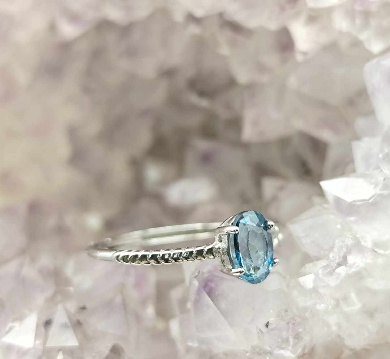 Anillo de Topacio Azul London de plata