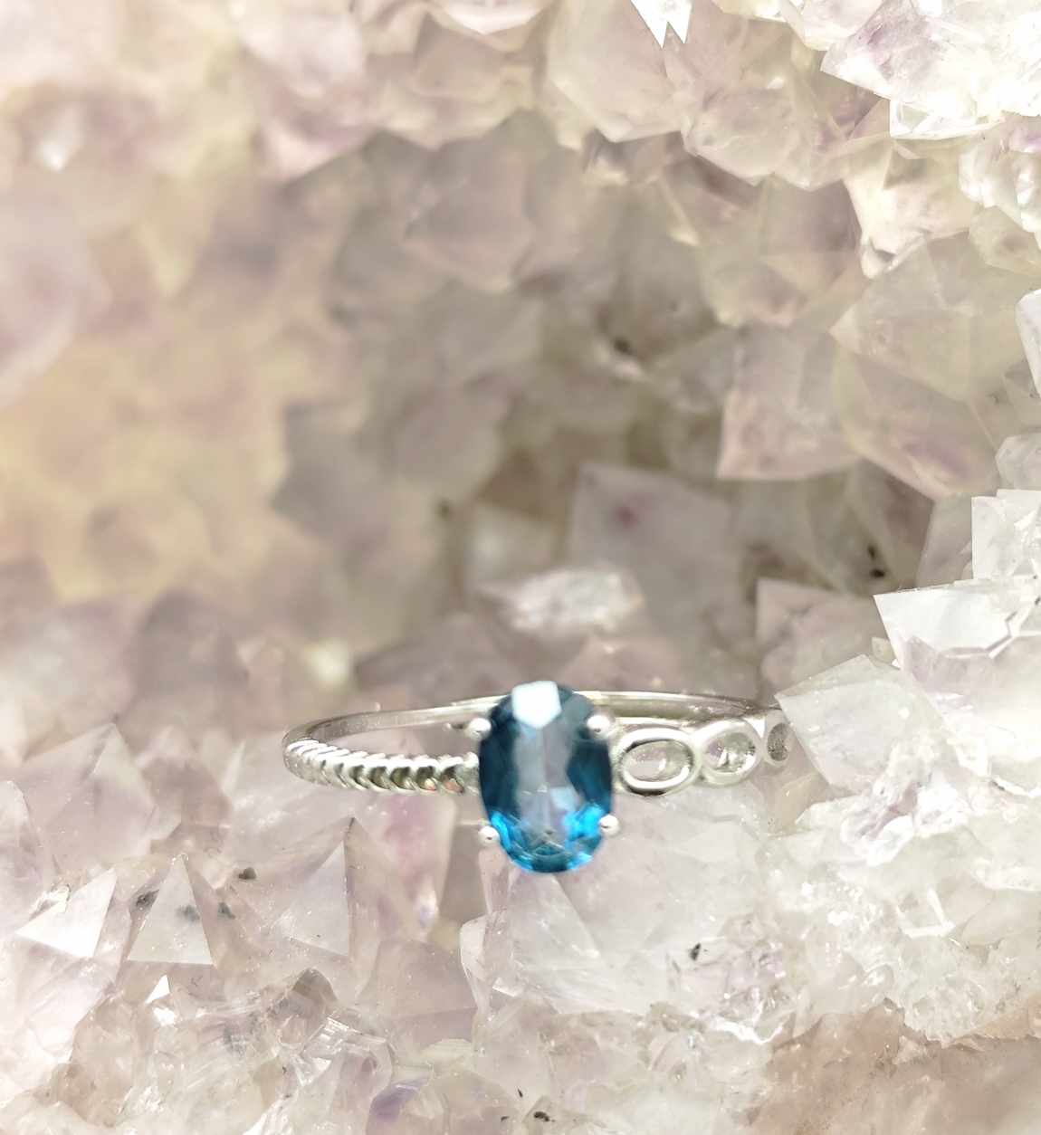 Anillo de Topacio Azul London de plata