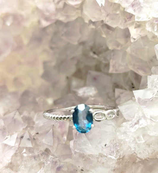 Anillo de Topacio Azul London de plata