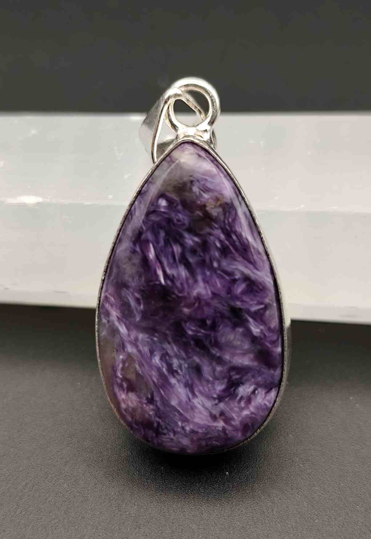 Colgante de Charoita