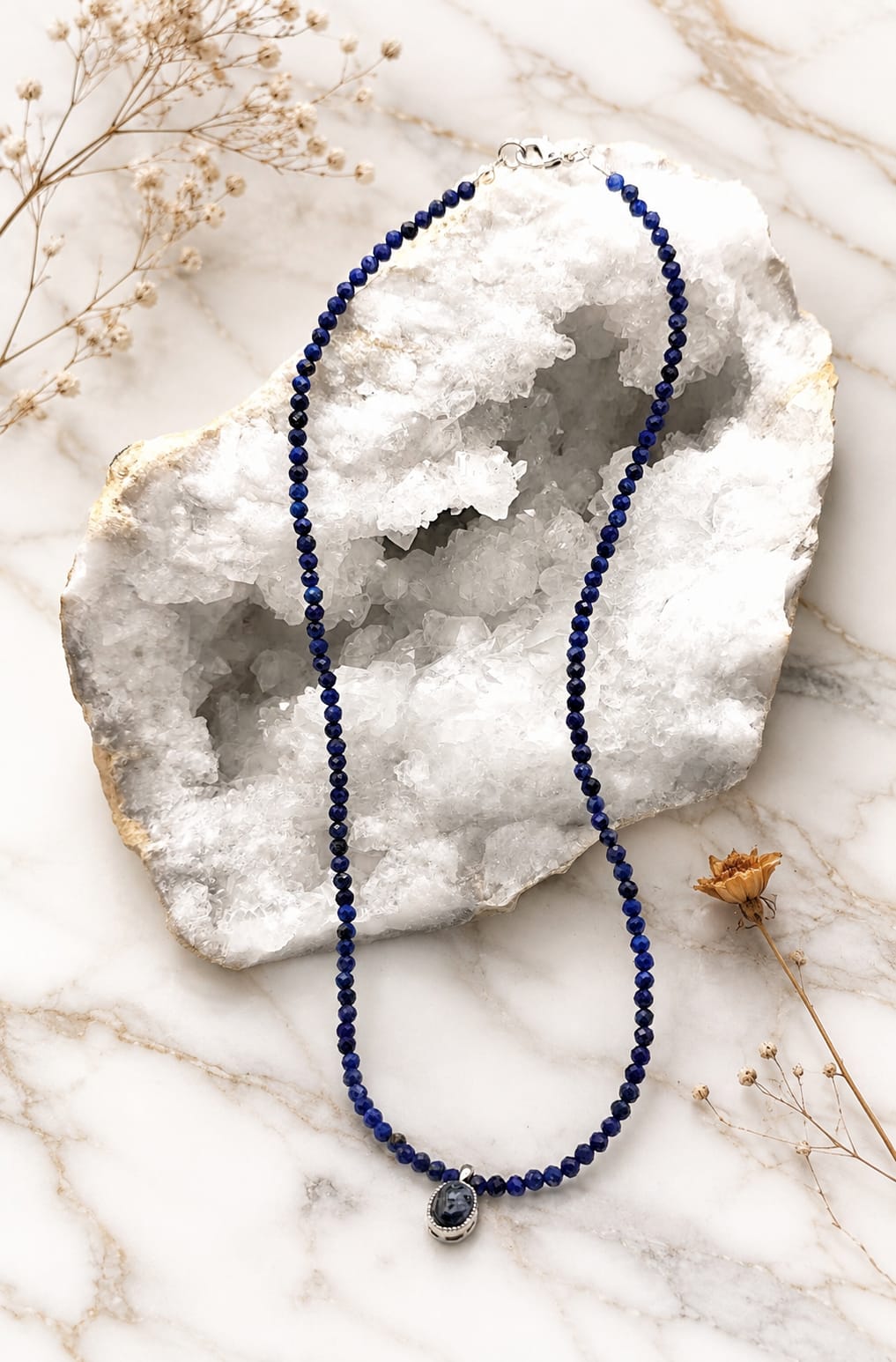 Collar de Lapislázuli y Colgante de Pietercita