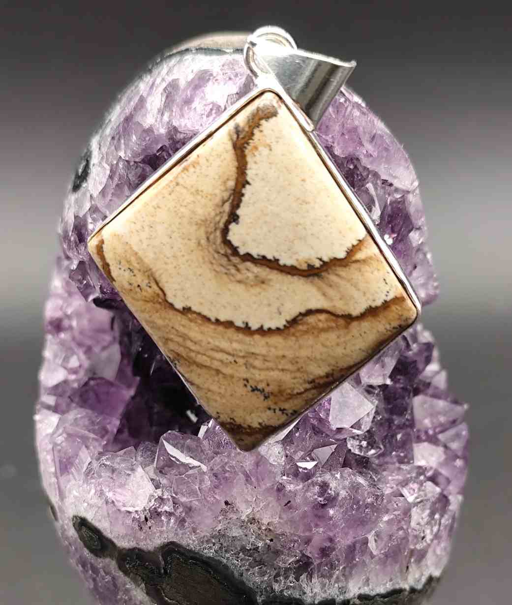 Colgante de Jaspe Tierra