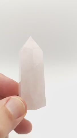 Pointe de quartz rose naturel