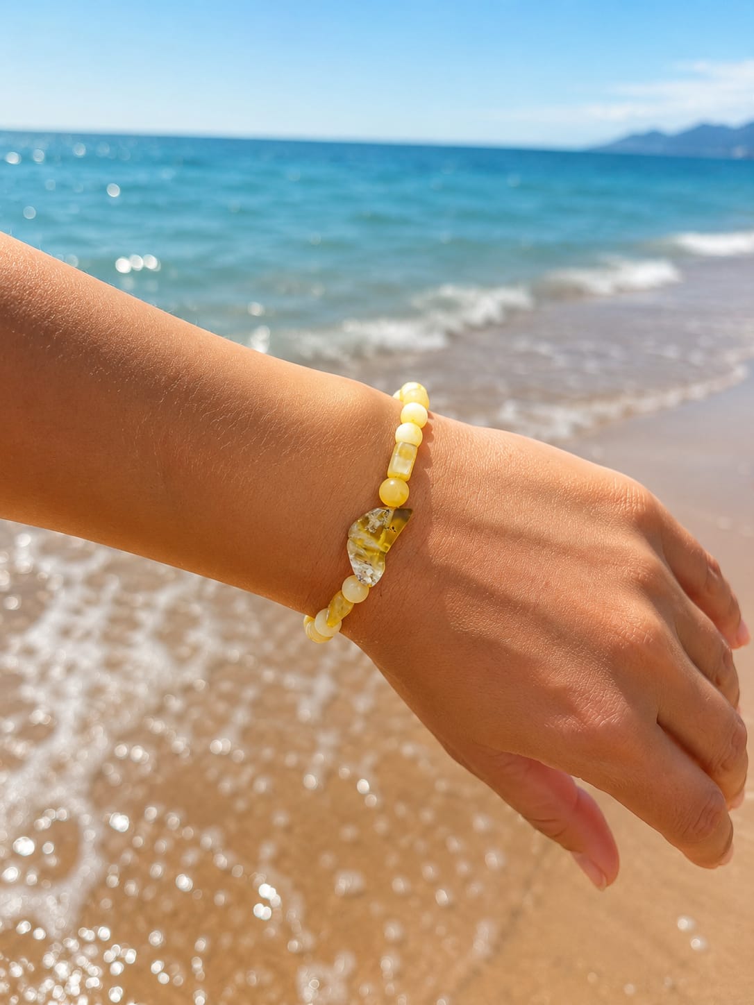 Pulsera de Calcita y 3 Ópalos Amarillos