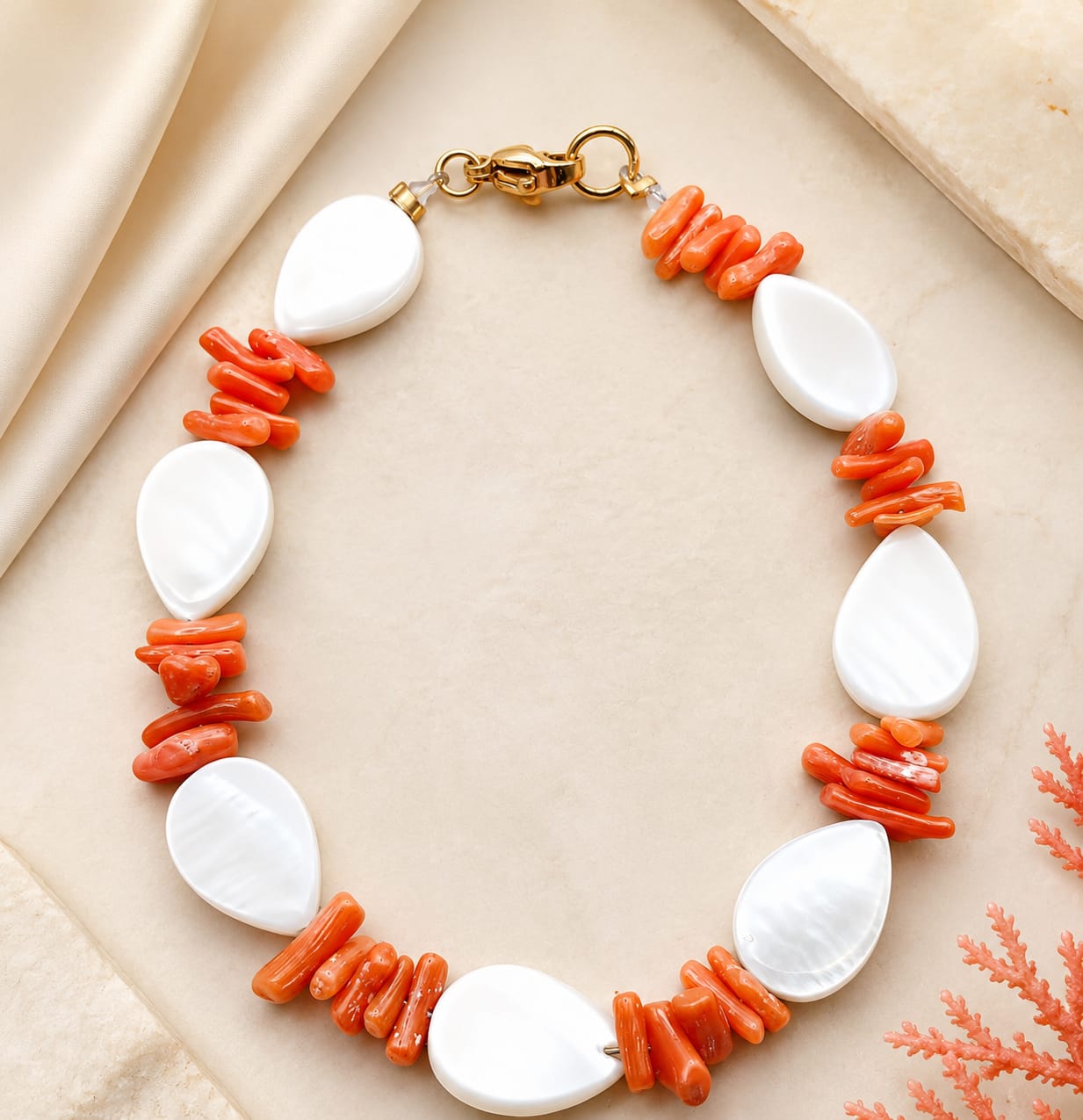 Pulsera de Coral Naranja con Lagrimas de Nácar