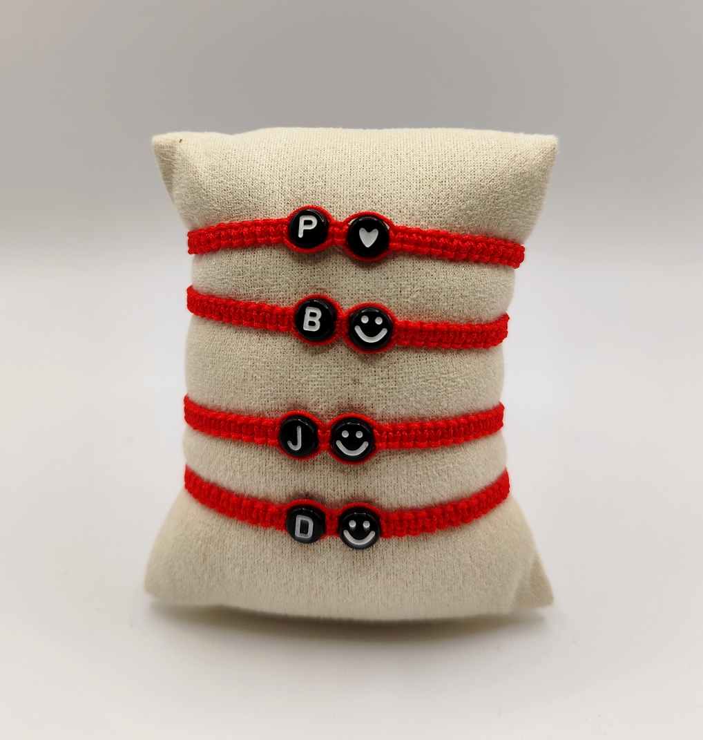 Pulseras de macramé letras